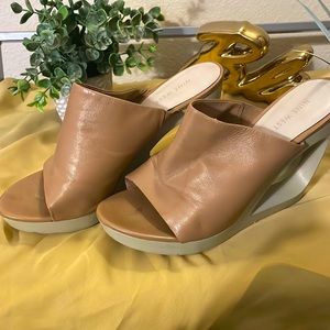 Platform slides in Tan Soft Leather